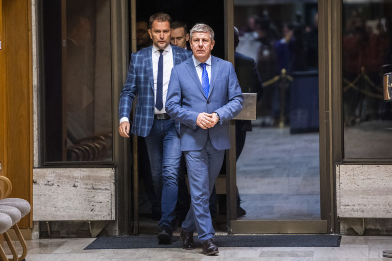 Dohoda medzi vládou a lekármi ani po desaťhodinovom rokovaní nepadla