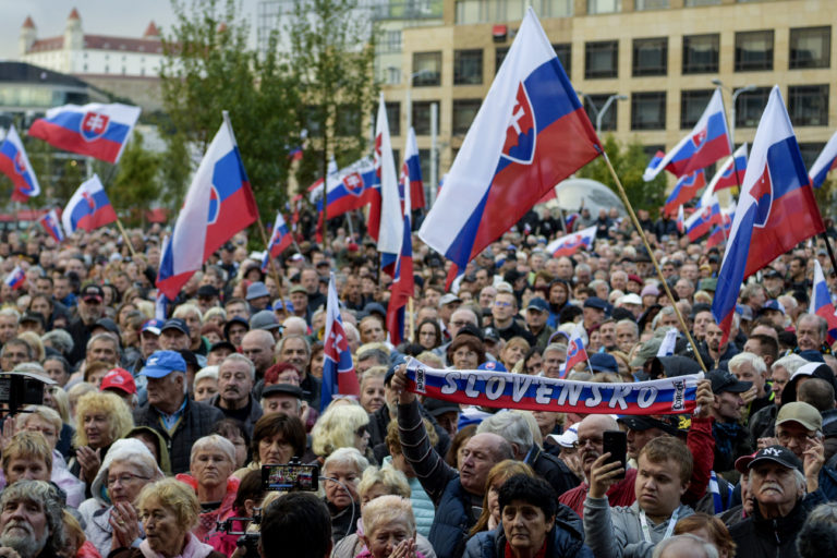 Sedemnásty november: Protest zvolal Kotleba, Fico a možno aj lekárski odborári