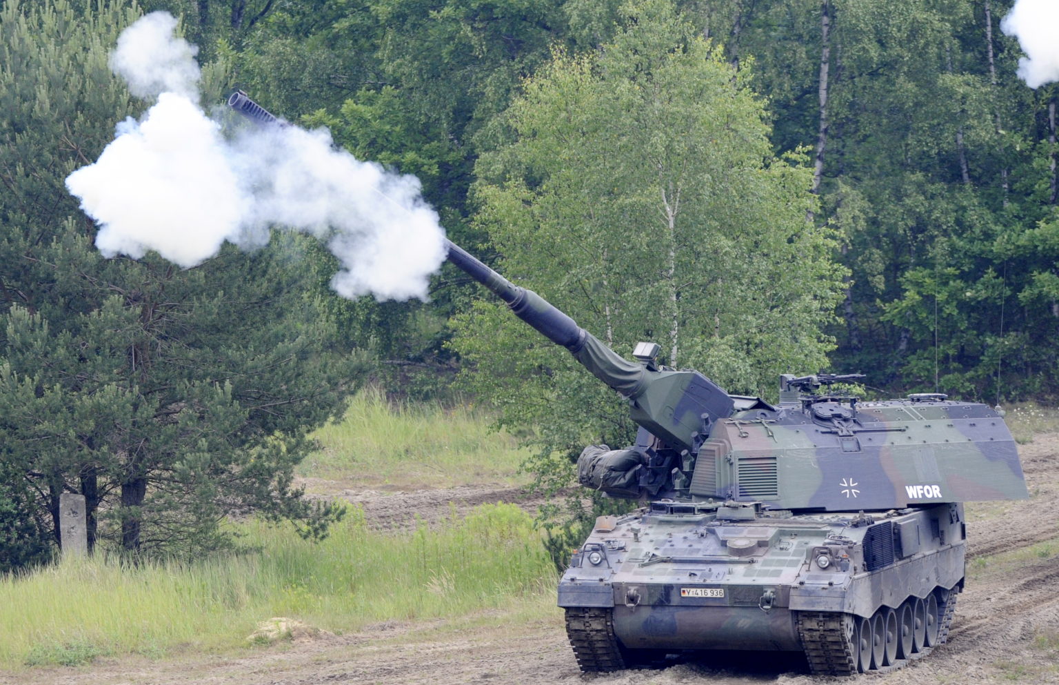 Samohybná húfnica typu Panzerhaubitze 2000 (PzH 2000). 