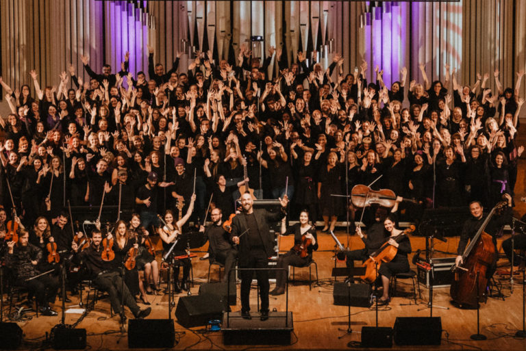 Bratislava spieva gospel zaznie v Slovenskom rozhlase. Americký dirigent chce napĺňať ľudí vierou, a nie strachom
