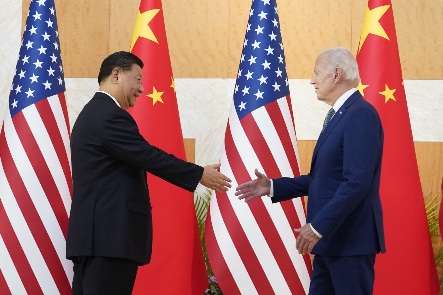 Čínsky a americký prezident Joe Biden a Si Ťin-pching. Foto: TASR/AP