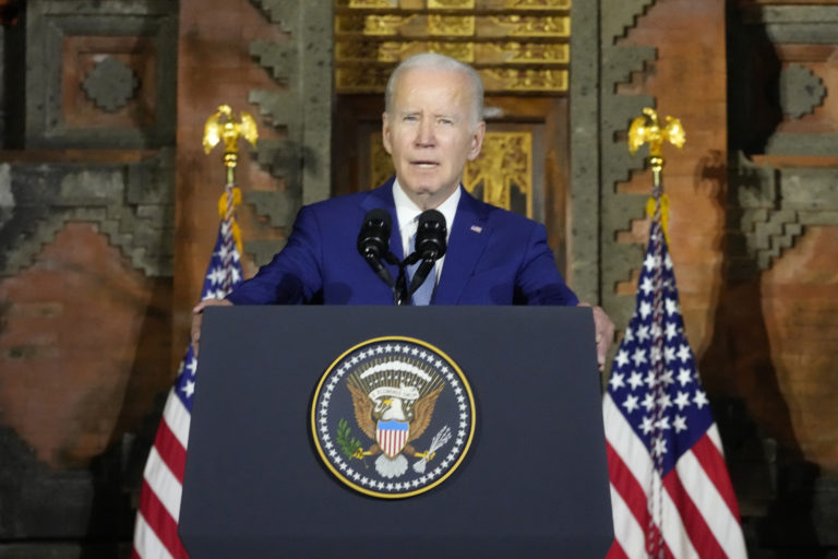 To nie sú dôkazy, vyhlásil Biden o Zelenského tvrdeniach ohľadom rakety v Poľsku