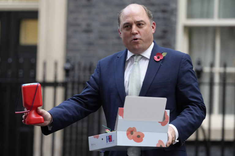 Ukrajina teraz nepotrebuje stíhačky, musí posilniť pozemné jednotky, myslí si Wallace