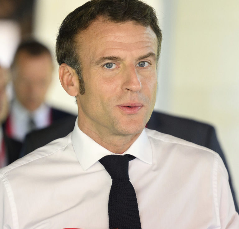 Macron vyzval Čínu, aby plnila "väčšiu" úlohu sprostredkovateľa vo vojne