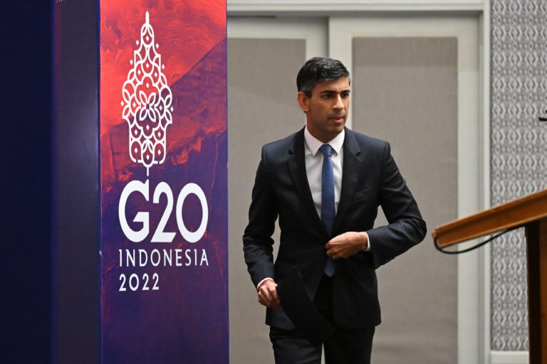 Britský premiér víta novú klimatickú dohodu, no chce viac