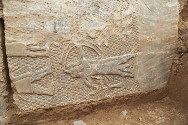 Neďaleko ruín irackého mesta Ninive objavili panely s obrazcami staré 2 600 rokov z čias Asýrskej ríše