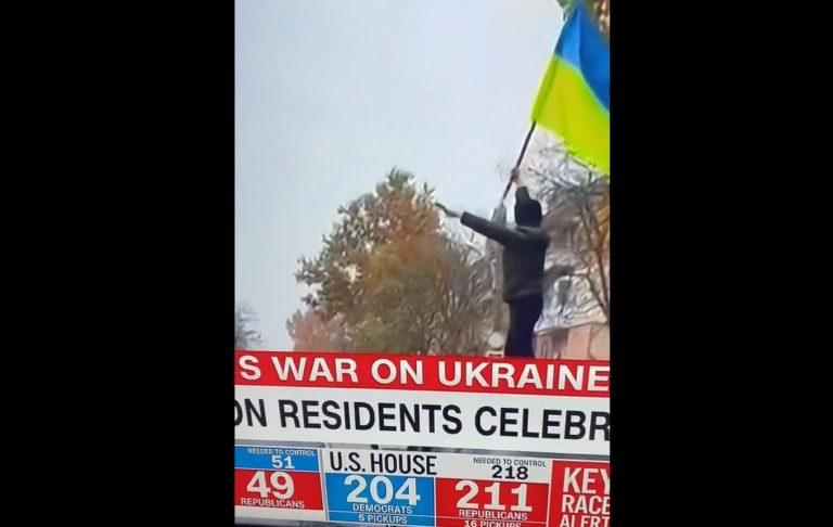 CNN odvysielala hajlovanie v Chersone. Ukrajina odobrala akreditácie niekoľkým zahraničným novinárom