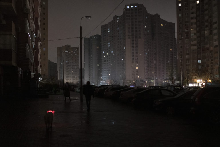 Pre spadnuté stromy bolo temer 100-tisíc českých domácností bez elektriny