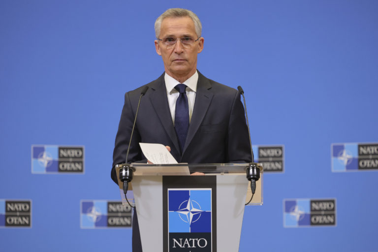 Stoltenberg: NATO zatiaľ nezaznamenalo zmenu v jadrovom postoji Ruska