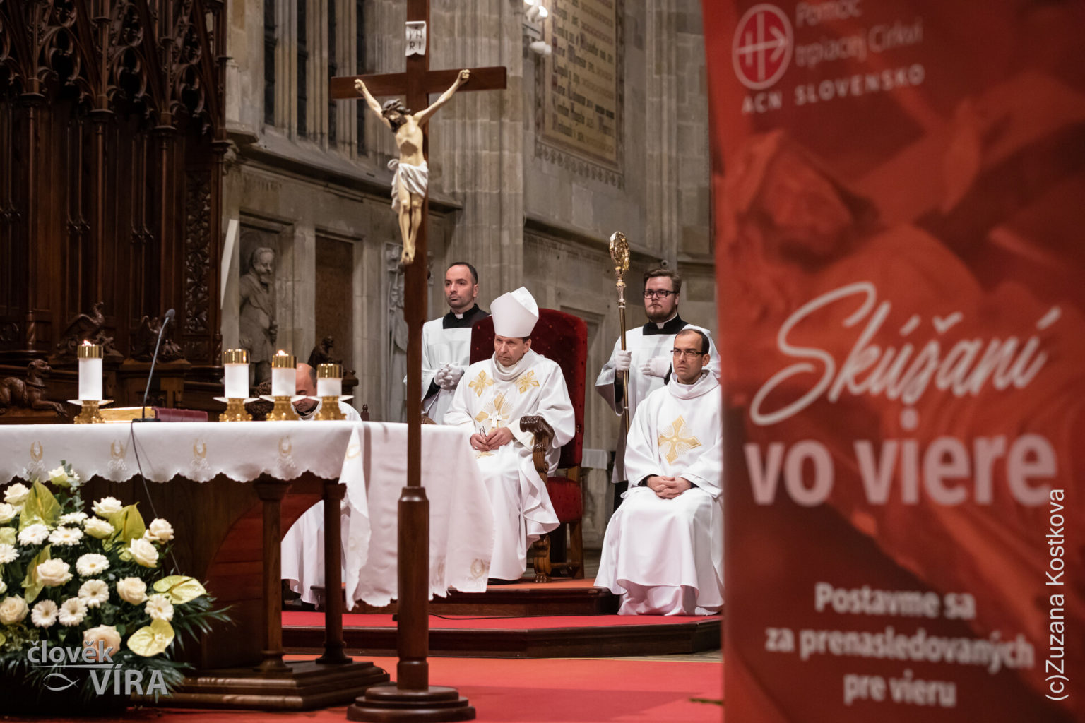 Vigílnu svätú omšu v katedrále celebroval Mons. Jozef Haľko. Foto: Zuzana Kostková, Človek a viera