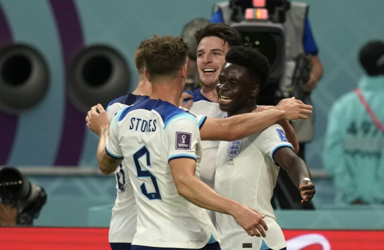 Futbalisti Anglicka sa radujú z gólu. Foto: TASR/AP