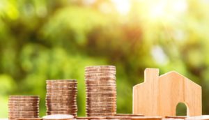 Máte problém splácať hypotéku s vyšším úrokom? Podľa odborníka treba konať hneď