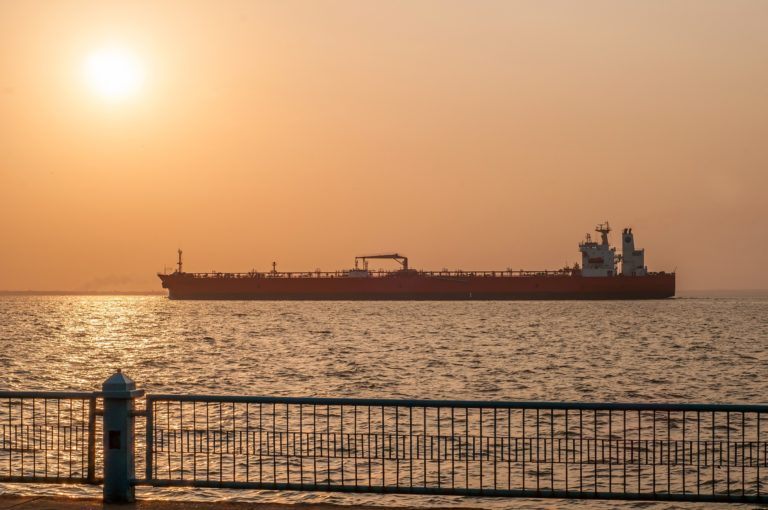 Export nafty z Číny vyskočil o viac než polovicu, v tomto roku sa strojnásobil