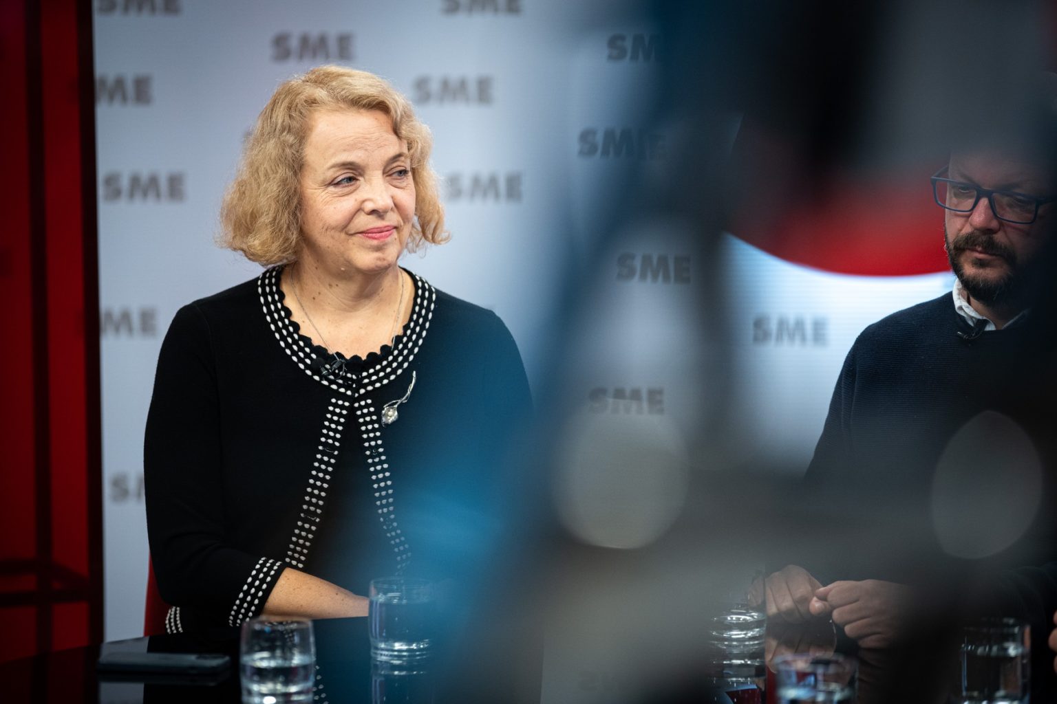 Na snímke z novinárskej debaty v Bratislave je šéfredaktorka denníka Sme Beáta Balogová. Foto: Marko Erd/SME/Profimedia