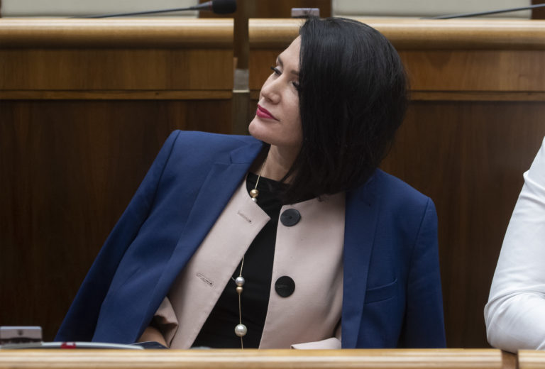 Vaša strana je nebezpečná. Ukrajina porazí Rusko. Rozumiete?, adresovala Bittó Cigániková Kérymu zo Smeru