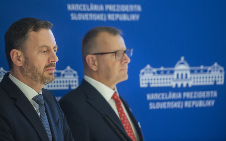 Na snímke vľavo premiér SR v demisii Eduard Heger (OĽANO) a vpravo predseda NR SR Boris Kollár (Sme rodina). Foto: Martin Baumann/TASR