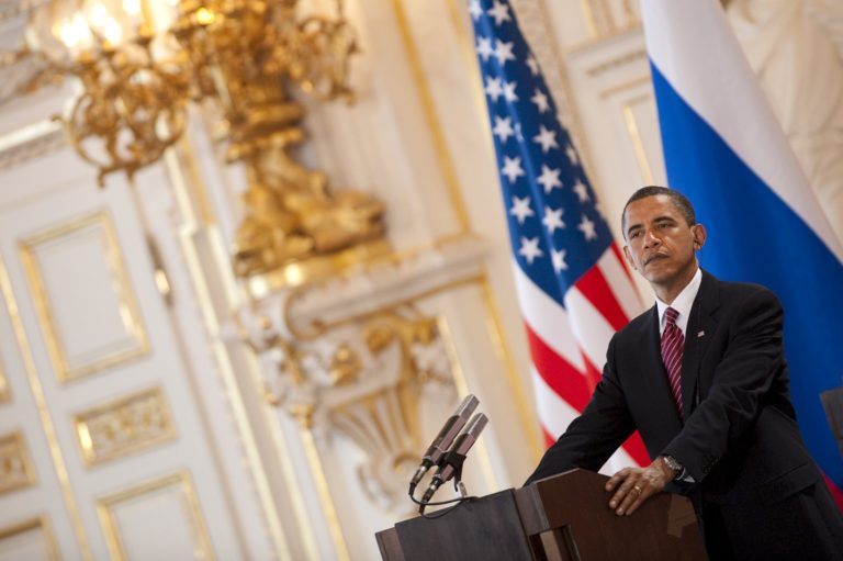 Trump zverejnil satirické video vytvorené AI, kde FBI zatýka Obamu