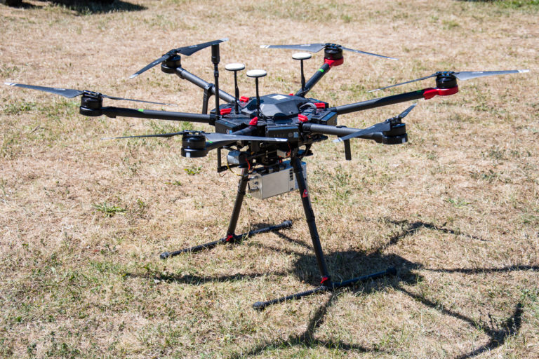 Na Slovensku by drony mohli doručovať jedlo či poštu. Štát ich chce začať regulovať a chystá zákon