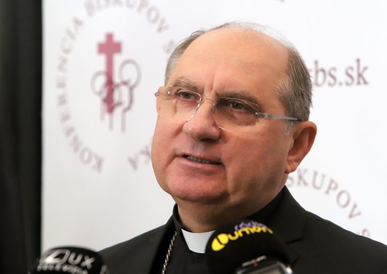 Slovenskí biskupi sa dištancujú od portálu Christianitas a iných manipulatívnych médií