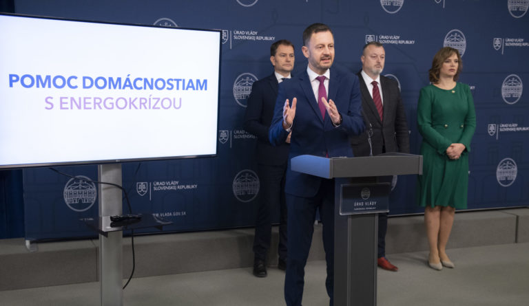 Potvrdené: Domácnostiam sa cena elektriny nezmení, cena plynu a tepla vzrastie o pätnásť percent