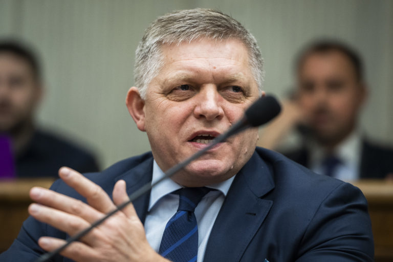 Fico: Stanovisko Smeru je nemenné, všetci poslanci budú hlasovať za pád vlády