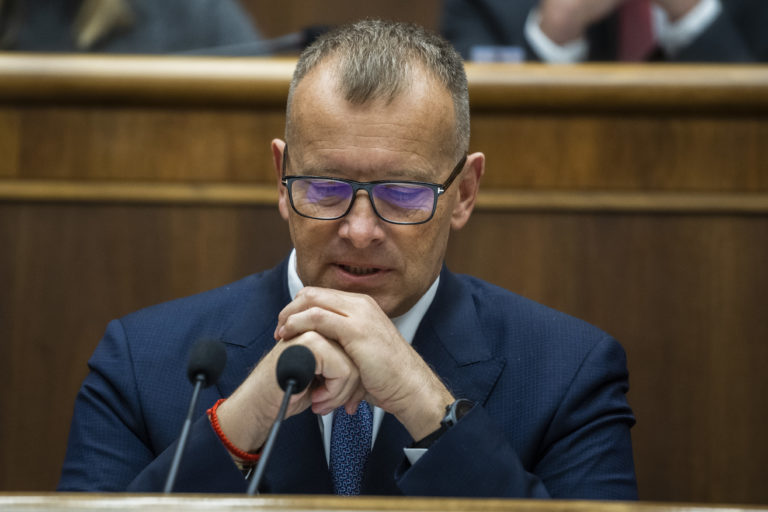 Ak nič neurobíme, ľudia pre úroky na hypotékach prídu o byty, tvrdí Kollár