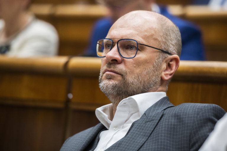 SaS podá návrh na vyslovenie nedôvery vláde. Sulík: Hrozí, že v riadnych voľbách vyhrá Fico