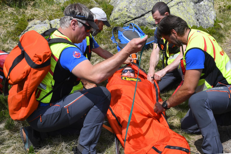Horskí záchranári pomáhali v Kremnických vrchoch mladému skialpinistovi