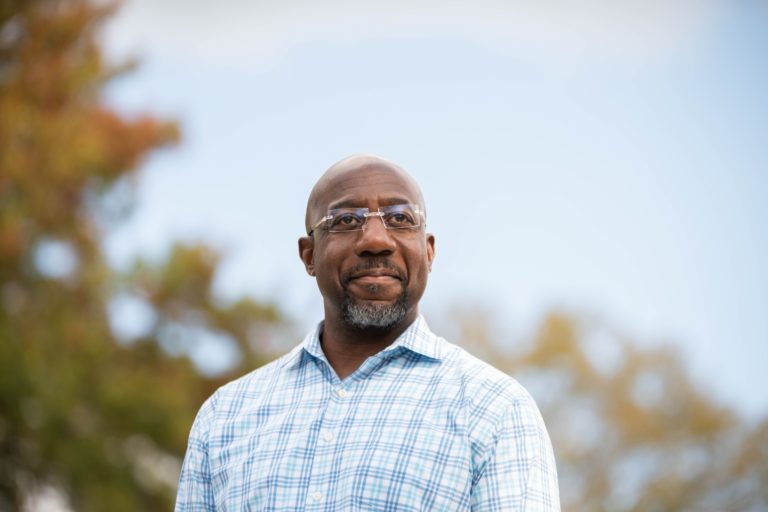 Demokrati si víťazstvom v Georgii zabezpečili tesnú väčšinu v Senáte