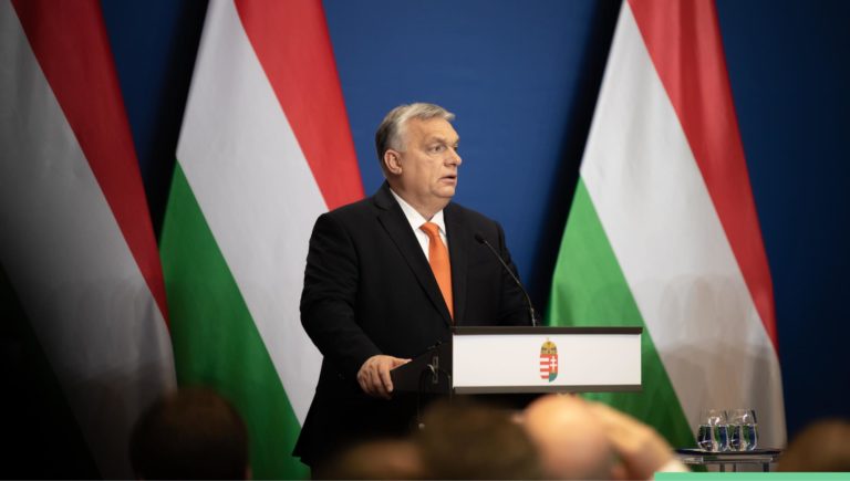 Politico: Orbán sa vyhráža vetom, chce údajne upraviť sankčný zoznam osôb