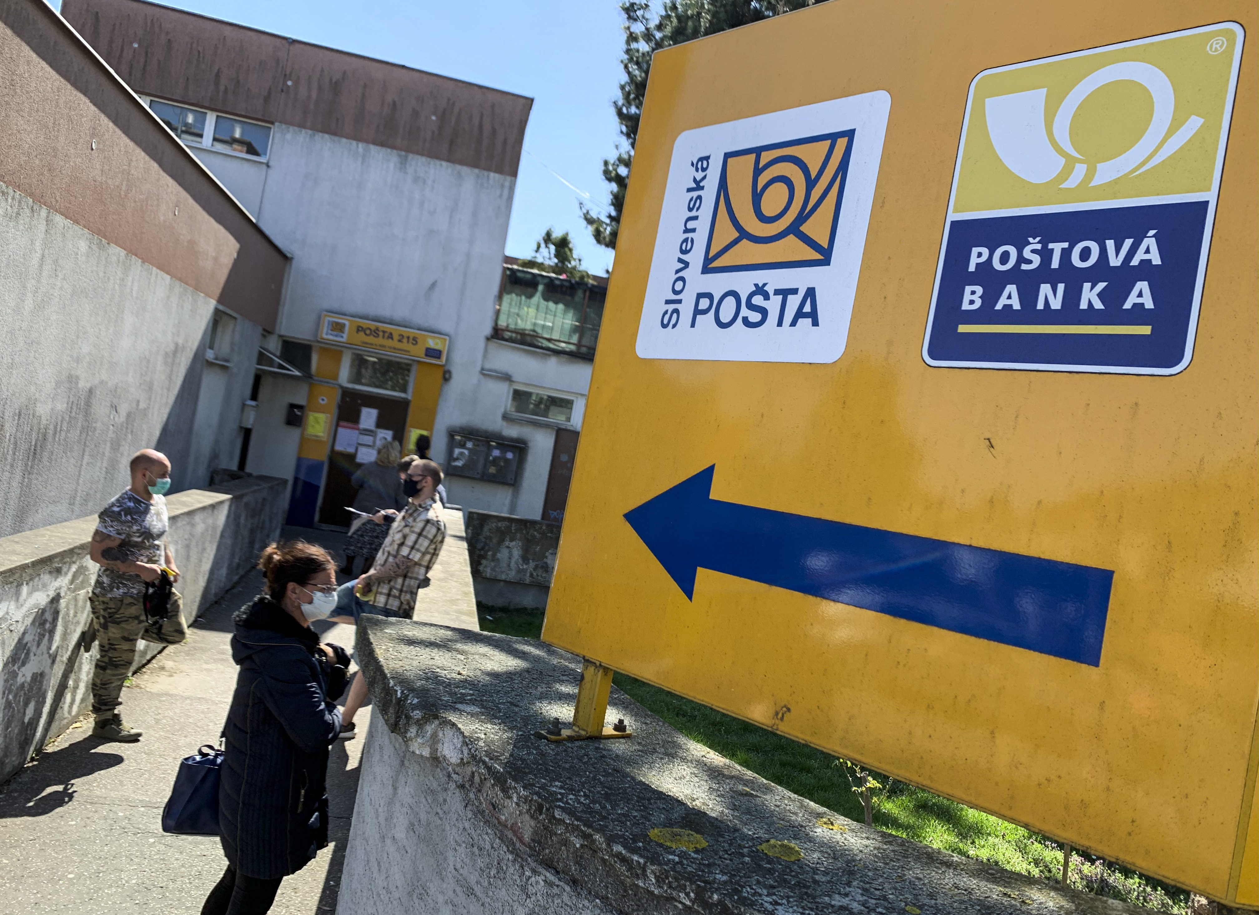 Vo viacerých poštových zásielkach zo zahraničia našli drogy