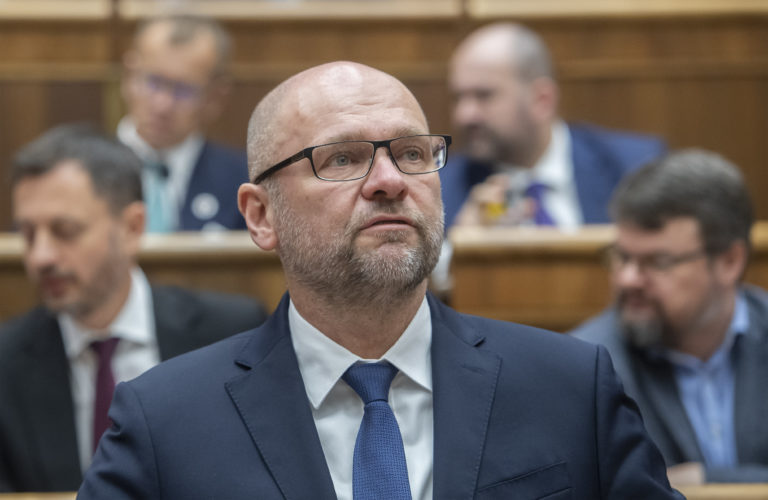 SaS sa prikláňa k vláde odborníkov alebo rekonštrukcii vlády, uviedol Sulík