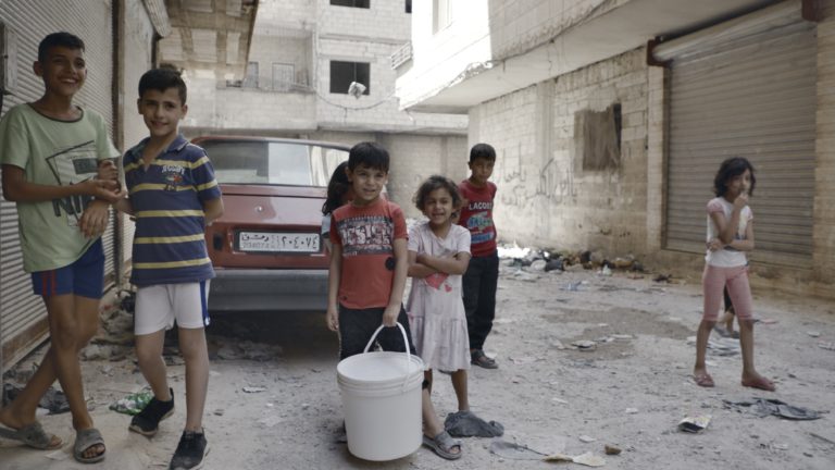 Sýria: Viac než 100 detí zahynulo pri explóziách nevybuchnutej munície