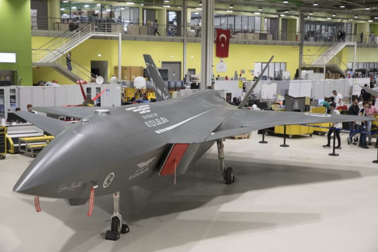 Turecký Baykar uvádza na trh nové bezpilotné lietadlo poháňané prúdovým motorom