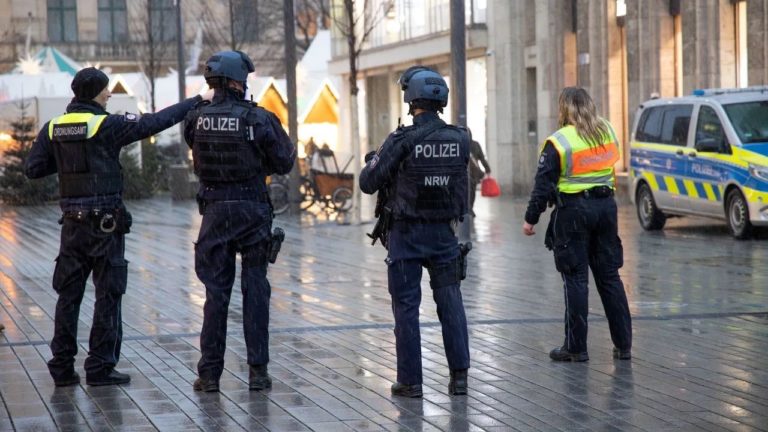 Drážďany: Polícia ukončila rukojemnícku drámu, zranený je len páchateľ