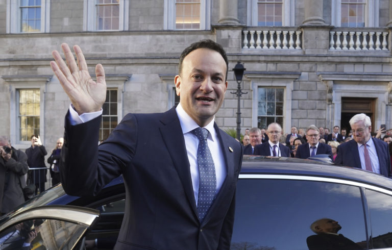 Íri v referende o zmene ústavy odmietli progresívnu definíciu rodiny. Premiér priznal prehru