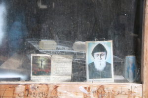 Na predmestiach Bejrútu: Rodinám chýba jedlo, lieky aj elektrina