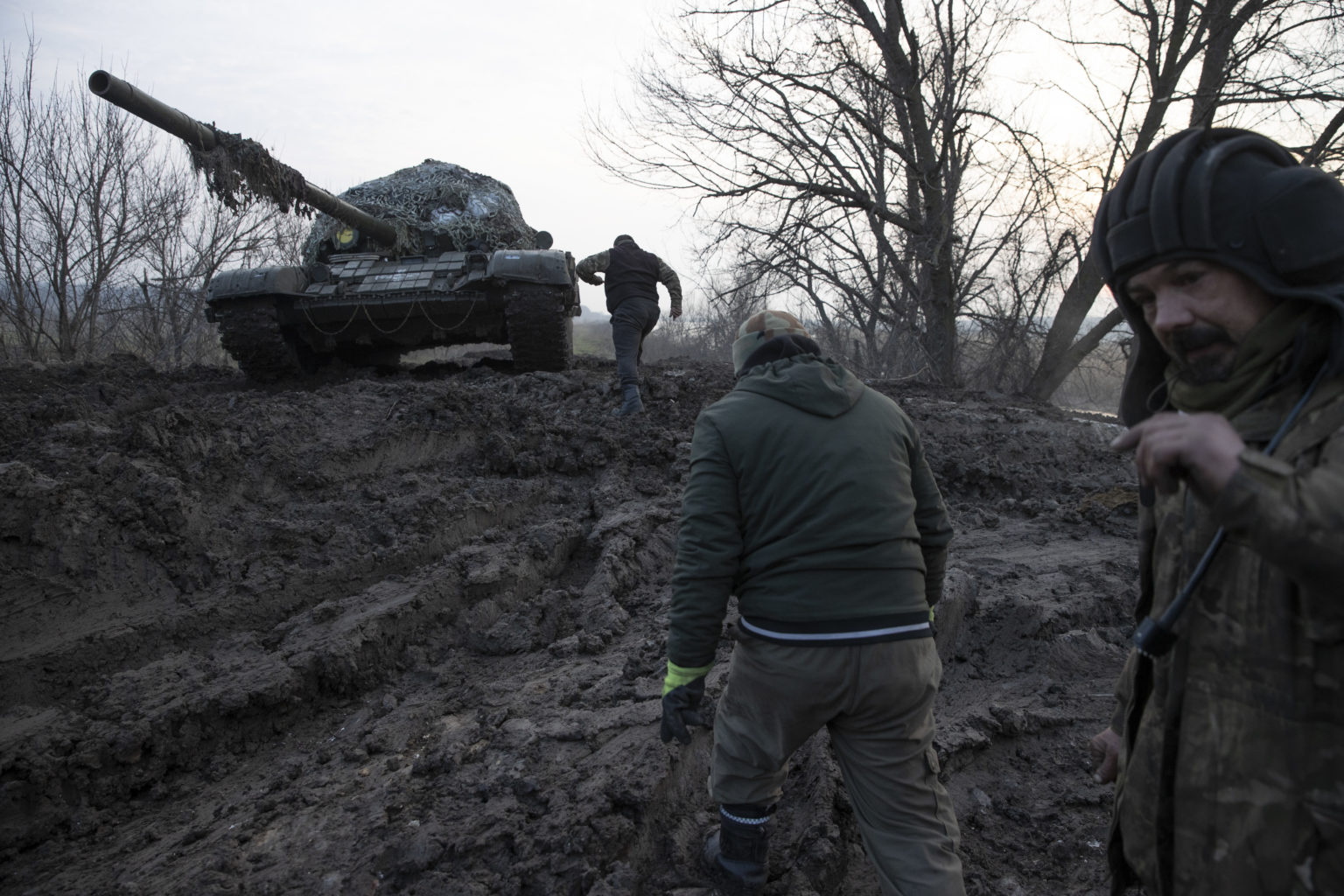 Nedeľa: Ukrajinskí vojaci na ceste do boja proti ruským silám v Kreminne na východe Ukrajiny. Foto: Tyler Hicks/The New York Times