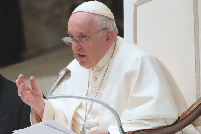 Pápež: Existujú aj nedeklarované diktatúry, ktoré podporujú vojny