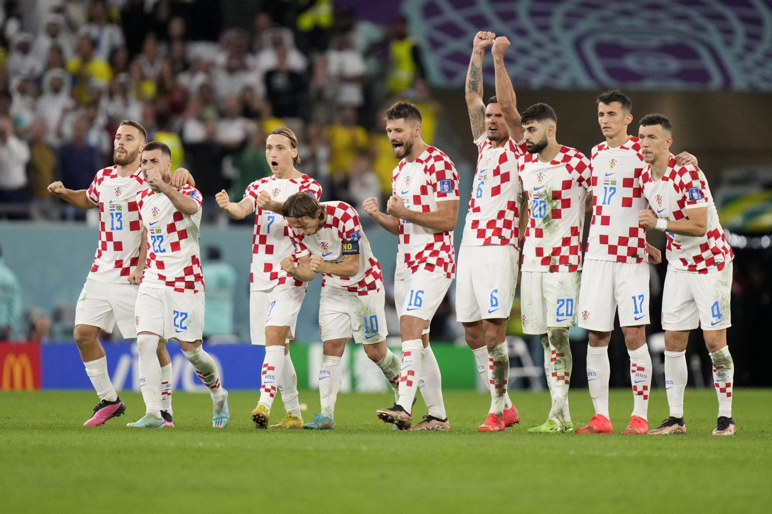 Chorváti sa tešia počas penaltového rozstrelu. Foto: TASR/AP
