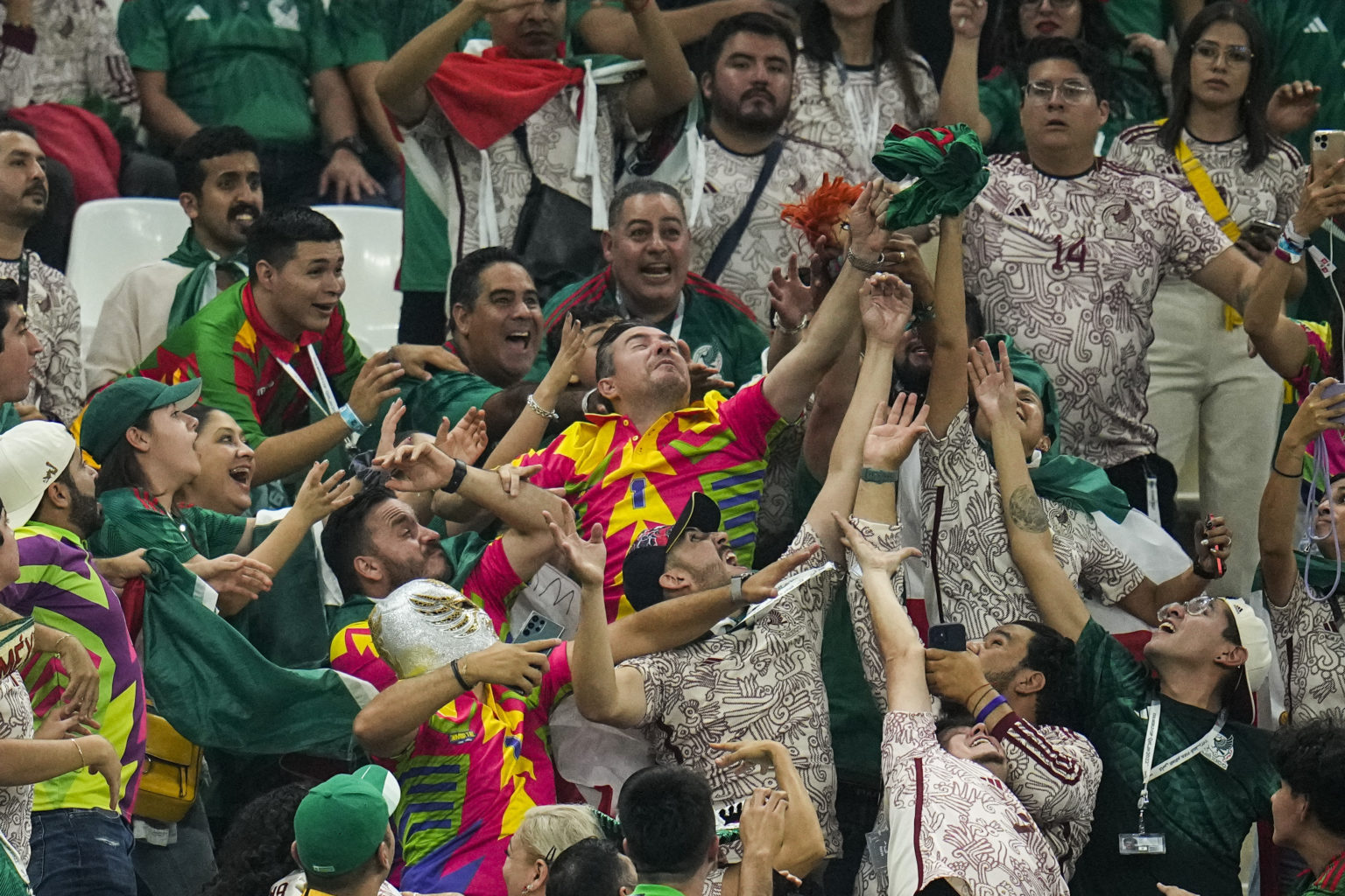 Mexickí fanúšikovia na MS vo futbale v Katare. Foto: TASR/AP