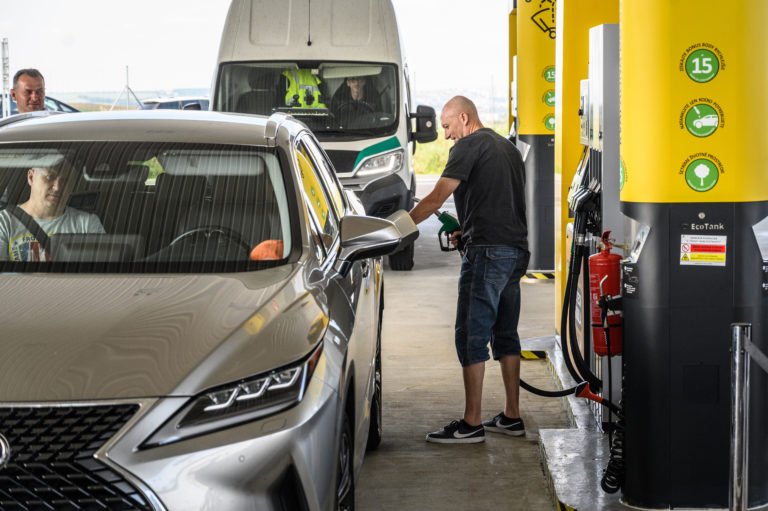 Akčný plán ministerstva hospodárstva chce obmedziť rýchlosť pre vozidlá so spaľovacím motorom