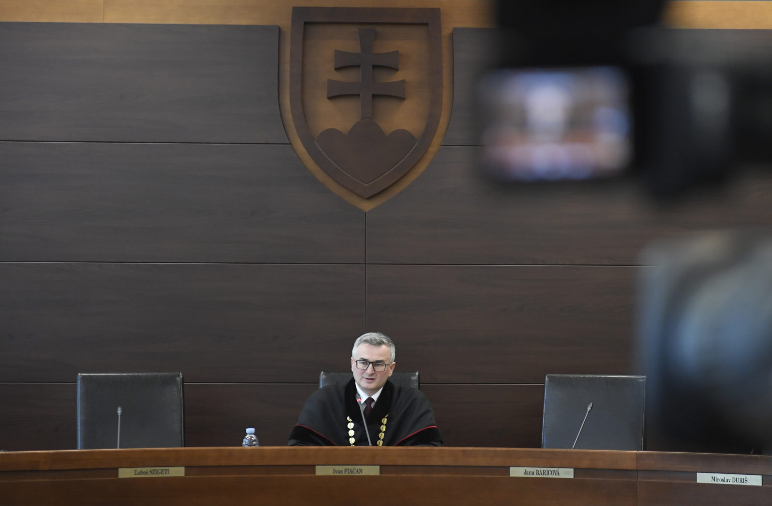 Na snímke predseda Ústavného súdu SR Ivan Fiačan počas verejného vyhlásenia rozhodnutia pléna Ústavného súdu SR k návrhu o financovaní voľného času dieťaťa. Košice, 13. decembra 2022. FOTO TASR - František Iván