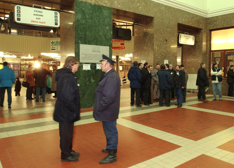 Británia: Začal sa štrajk zamestnancov železníc a ďalších sektorov