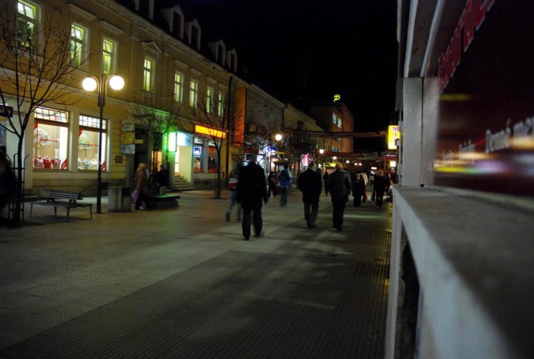 Viaceré samosprávy po celom Slovensku vypli na protest verejné osvetlenie