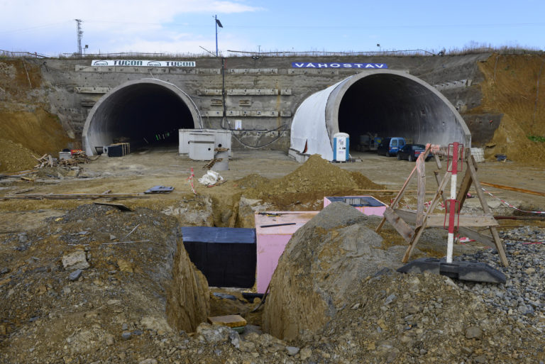 Príprava výstavby diaľnic a rýchlociest by mala byť rýchlejšia. Na R4-ke to môže zrýchliť prípravu o rok a pol