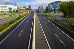 Tridsať rokov automobilizmu na Slovensku: Pribudli dva milióny áut, kradnú sa menej a poklesli nehody