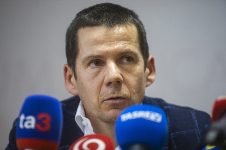 Policajný exprezident Hamran posilnil tím poslankyne Bajo Holečkovej