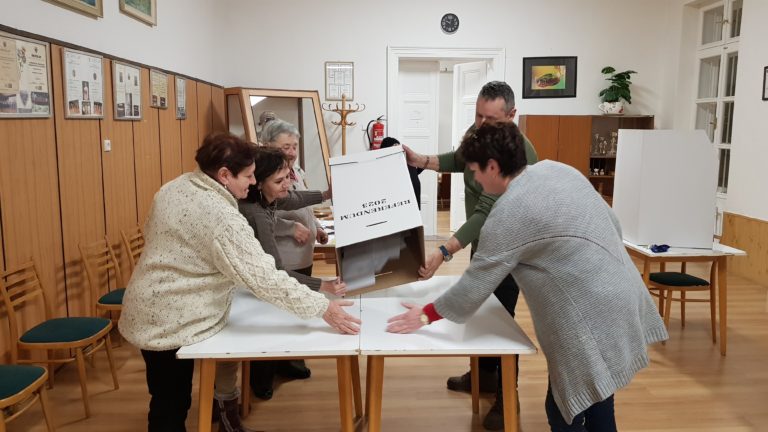 Hlas-SD: Zmena ústavy musí byť pre parlament prioritou aj po referende