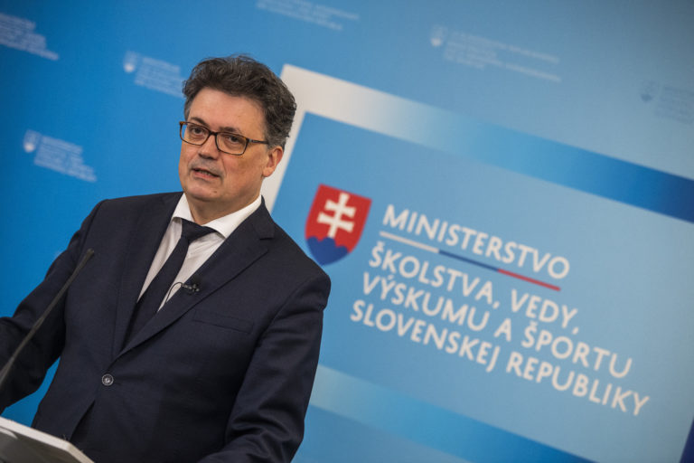 Ministerstvo školstva momentálne neplánuje zlúčiť ďalšie rezortné organizácie